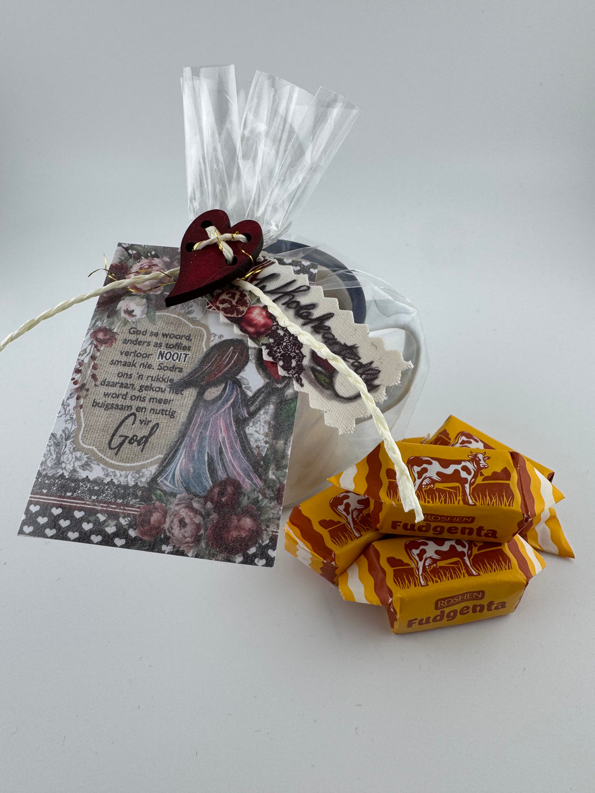 Enamel mug gift pack with fudge