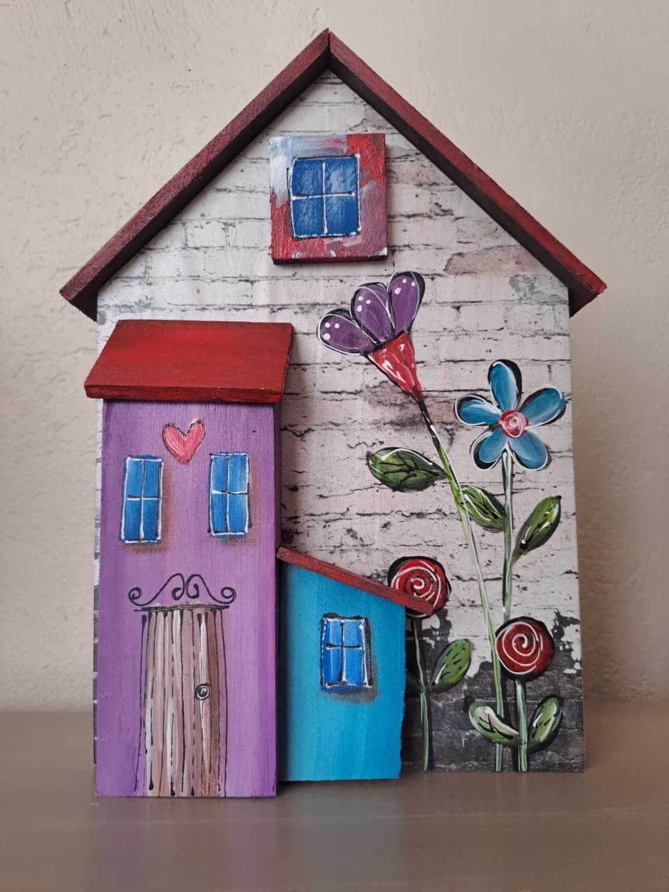 Wooden house - purple door & flower  22x15x3cm